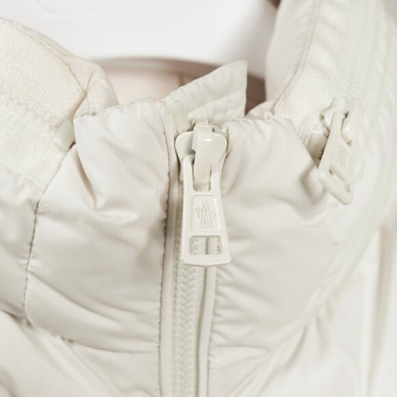 Moncler Genius Akishima White Quilted Down Jacket - Picture 5 of 16